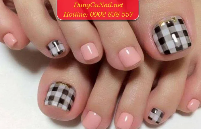 sơn gel móng chân